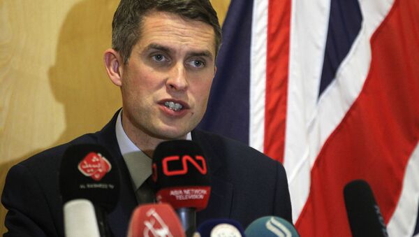 سخنان وزیر دفاع بریتانیا را  Siri قطع کرد - اسپوتنیک افغانستان  