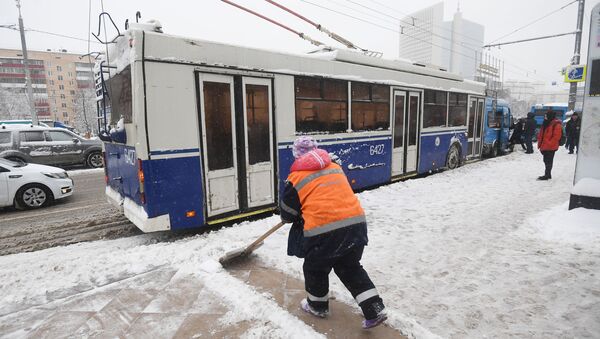 Уборка снега в Москве - اسپوتنیک افغانستان  