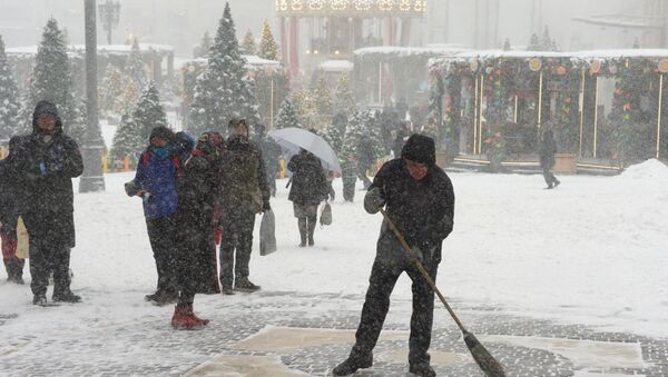 برف‌باری قرن در مسکو، دلیلی برای همبستگی شهروندان - اسپوتنیک افغانستان  