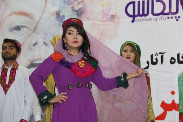 گزارش تصویری از نمایش لباس افغانی در کابل - اسپوتنیک افغانستان  