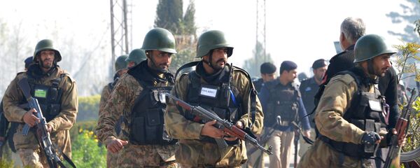 ارتش پاکستان 11 تروریست را از کمپ مهاجران افغانستانی دستگیر کرد ارتش پاکستان 11 تروریست را از کمپ مهاجران افغانستانی دستگیر کرد - اسپوتنیک افغانستان