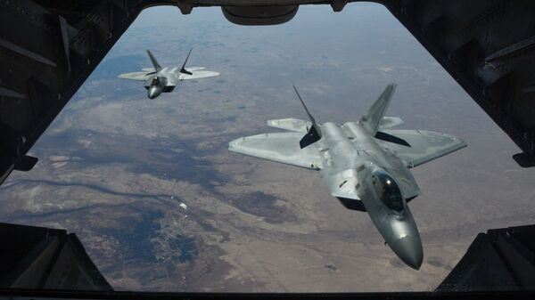 Американские истребители F-22 Raptor над территорией Сирии - اسپوتنیک افغانستان  