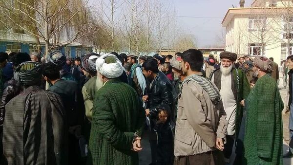 تظاهرات مردم در تالقان حین توزیع تذکره های برقی - اسپوتنیک افغانستان  