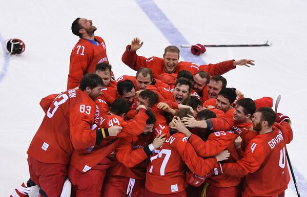 خوشحالی اعضای تیم هاکی روسیه پس از پیروزی در مسابقات هاکی بازی‌های المپیک ۲۰۱۸ - اسپوتنیک افغانستان  