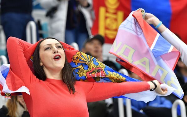 هوادار روسی در جریان بازی نهایی هاکی در پیونگ چانگ، کوریای جنوبی - اسپوتنیک افغانستان  
