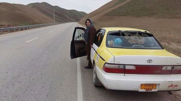 سارا بهایی نخستین راننده تکسی زن در افغانستان - اسپوتنیک افغانستان  