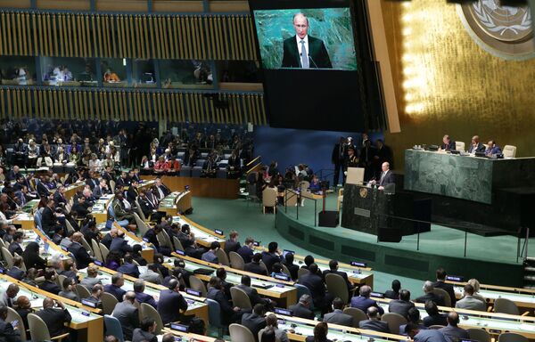 ولادیمیر پوتین، رئیس جمهور روسیه در جریان سخرانی در سازمان ملل متحد - نیویارک ۲۰۱۵ - اسپوتنیک افغانستان  