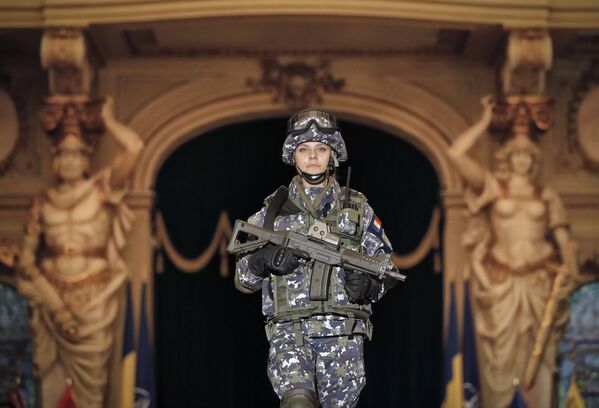 نظامی زن در ارتش رومانیا - اسپوتنیک افغانستان  