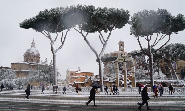 برف باری در شهر روم، پایتخت ایتالیا - اسپوتنیک افغانستان  