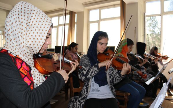 انستیتوت موسیقی افغانستان با سفارت روسیه در کابل ارتباط خوب و همکاری‌های فرهنگی دارد - اسپوتنیک افغانستان  
