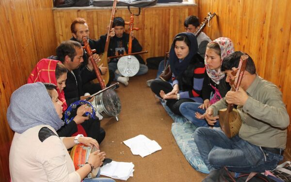 انستیتوت ملی موسیقی افغانستان، اولین انستیتوت مسلکی آموزش موسیقی در افغانستان است. - اسپوتنیک افغانستان  