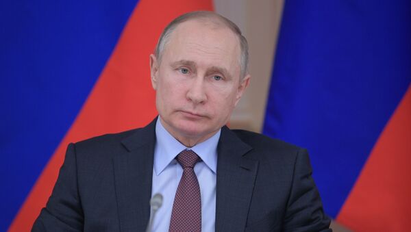 ولادیمیر پوتین برای ادای احترام به قربانیان آتش سوزی وارد کمروو روسیه شد - اسپوتنیک افغانستان  