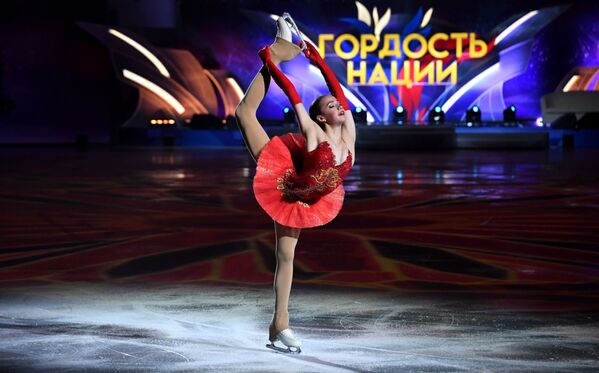 الینا زاگیتوا، ورزشکار روسیه هنگام اجرای برنامه کوتاه رقص روی یخ - اسپوتنیک افغانستان  