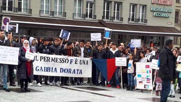 هزاران افغان در سوئیس به منظوری تغیرات در کارت اف تظاهرات کردند - اسپوتنیک افغانستان  