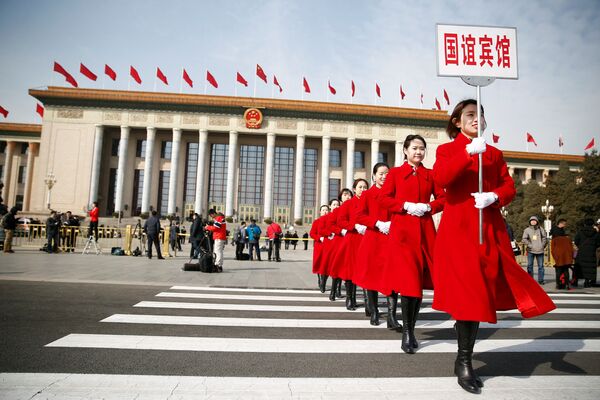 دختر مهماندار در افتتاحیه کنگره ملی خلق در پکن. - اسپوتنیک افغانستان  