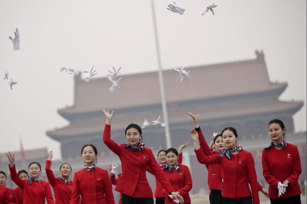 دختر مهماندار در افتتاحیه کنگره ملی خلق در پکن. - اسپوتنیک افغانستان  