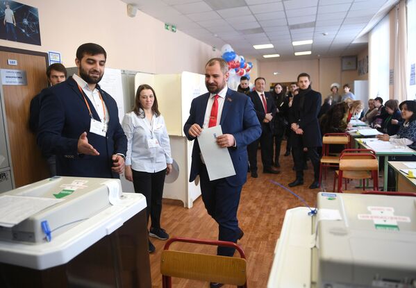 کاندید ریاست جمهوری از حزب کمونست روسیه ماکسیم سورایکین - اسپوتنیک افغانستان  