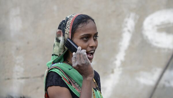 مرگ دلخراش دختر هندی هنگام صحبت با گوشی - اسپوتنیک افغانستان  