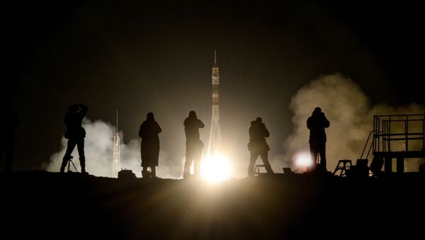فضاپیمای سایوز با سه سرنشین به فضا پرتاب شد + ویدیو - اسپوتنیک افغانستان  