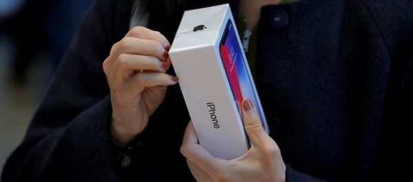 Новый iPhone X в упаковке, Нью-Йорк, США - اسپوتنیک افغانستان  