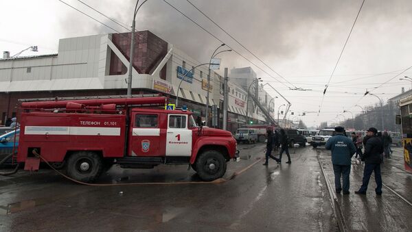 آخرین جزئیات آتش‌سوزی در مرکز خرید شهر کمروو روسیه: 64 کشته - اسپوتنیک افغانستان  