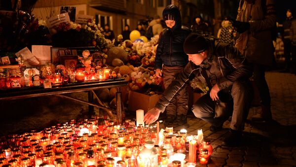 باشندگان مسکو جهت گرامی‌داشت یاد قربانیان آتش‌سوزی کمروو تجمع نمودند - اسپوتنیک افغانستان  