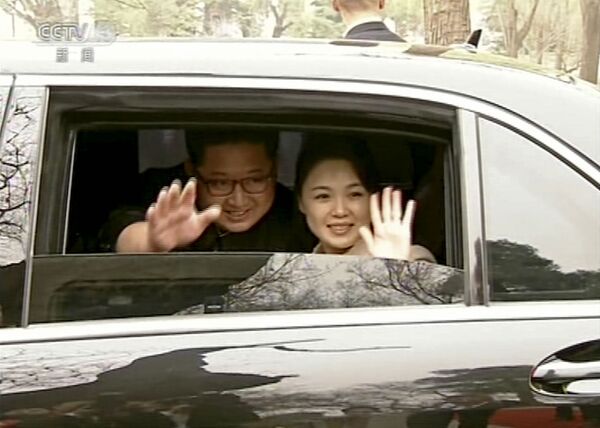 کیم جونگ اون، رهبر کوریای شمالی به همراه همسرش . - اسپوتنیک افغانستان  