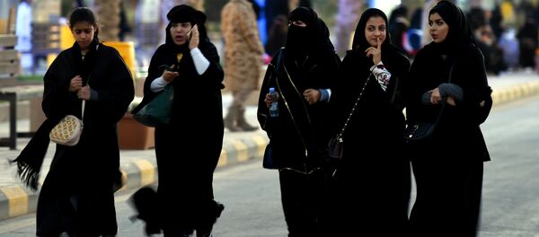 تجسس تلفن همراه همسر جرم است - اسپوتنیک افغانستان  