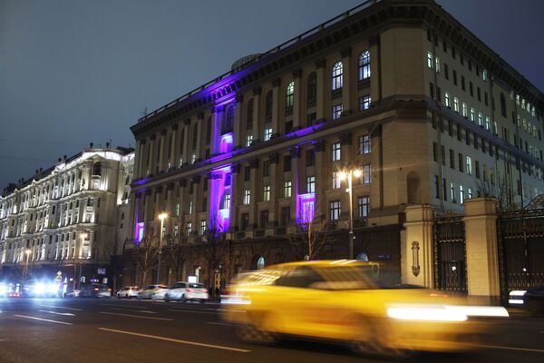 ساختمان وزارت تحصیلات و علوم فدراسیون روسیه در مسکو، برای حمایت از بیماران اوتیسمی آبی رنگ برجسته شده است. - اسپوتنیک افغانستان  
