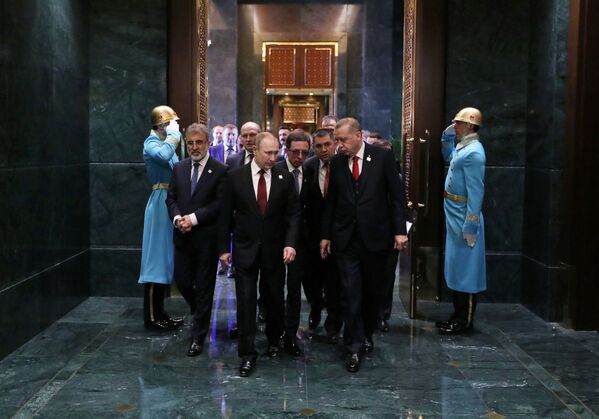ولاديمير پوتين، رئيس جمهور روسیه و رجب طیب اردوغان در کاخ رياست جمهوری - انقره، ترکیه - اسپوتنیک افغانستان  