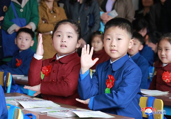 شاگردان مکتب در کوریای شمالی - اسپوتنیک افغانستان  