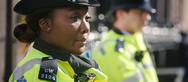 موتر باربری مملو از اجساد در شرق بریتانیا کشف شد  - اسپوتنیک افغانستان  