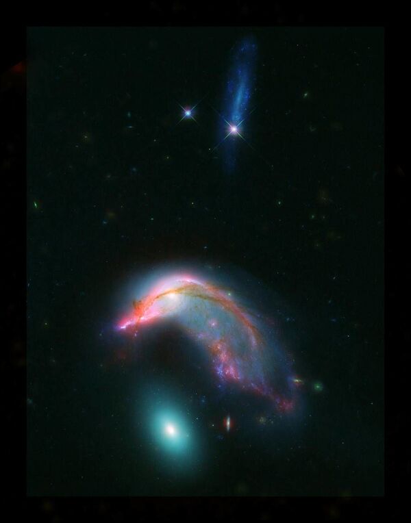 کهکشان های متحرک آرپ 142 - اسپوتنیک افغانستان  
