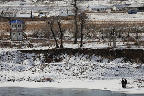 ساکنان کوریای شمالی در رودخانه یخ زده یالو - اسپوتنیک افغانستان  