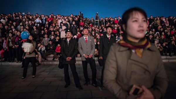 ساکنان کوریای شمالی در زمان جشن خورشید در پیونگ یانگ . - اسپوتنیک افغانستان  