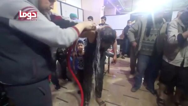 کودک شرکت‌کننده در ویدیوی “حمله کیمیاوی” در دوما جزئیات آنرا فاش کرد - اسپوتنیک افغانستان  