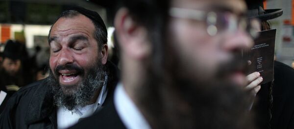 یهودیان ارتدکس پس از دعوا در میدان هوایی، بازداشت شدند - اسپوتنیک افغانستان  