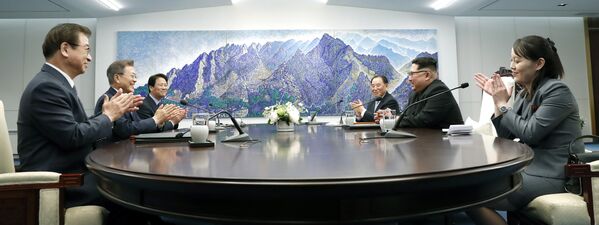 سران دو کوریا – خانه صلح در پانمونجوم - اسپوتنیک افغانستان  