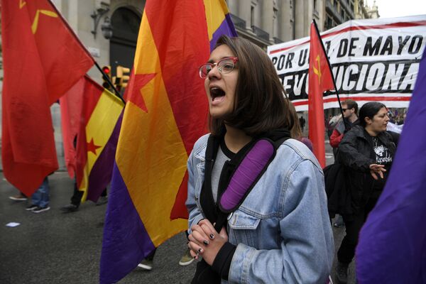 شرکت کنندگان راهپیمایی روز کارگر – بارسلونا، اسپانیا - اسپوتنیک افغانستان  