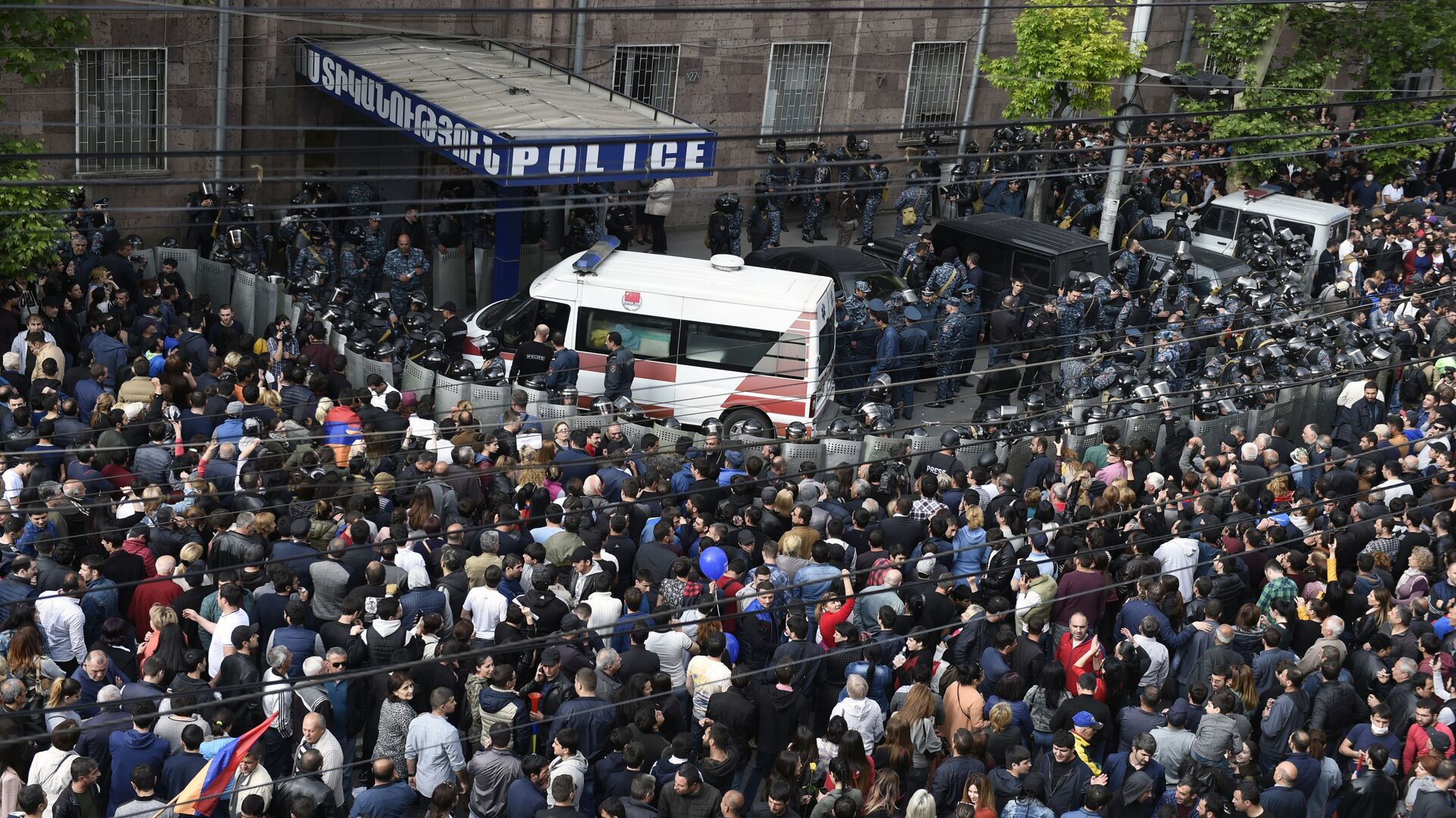 Участники акции протеста в Ереване против выдвижения бывшего президента Армении Сержа Саргсяна на пост премьер-министра Армени - اسپوتنیک افغانستان  , 1920, 31.10.2022