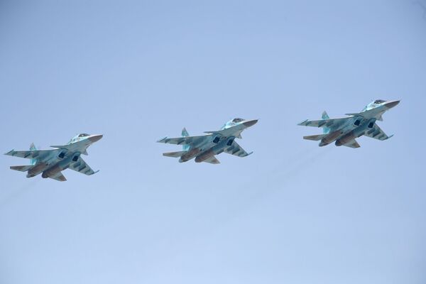 جیت های سو-۳۴ در تمرینات هوایی رسم گذشت پیروزی - اسپوتنیک افغانستان  