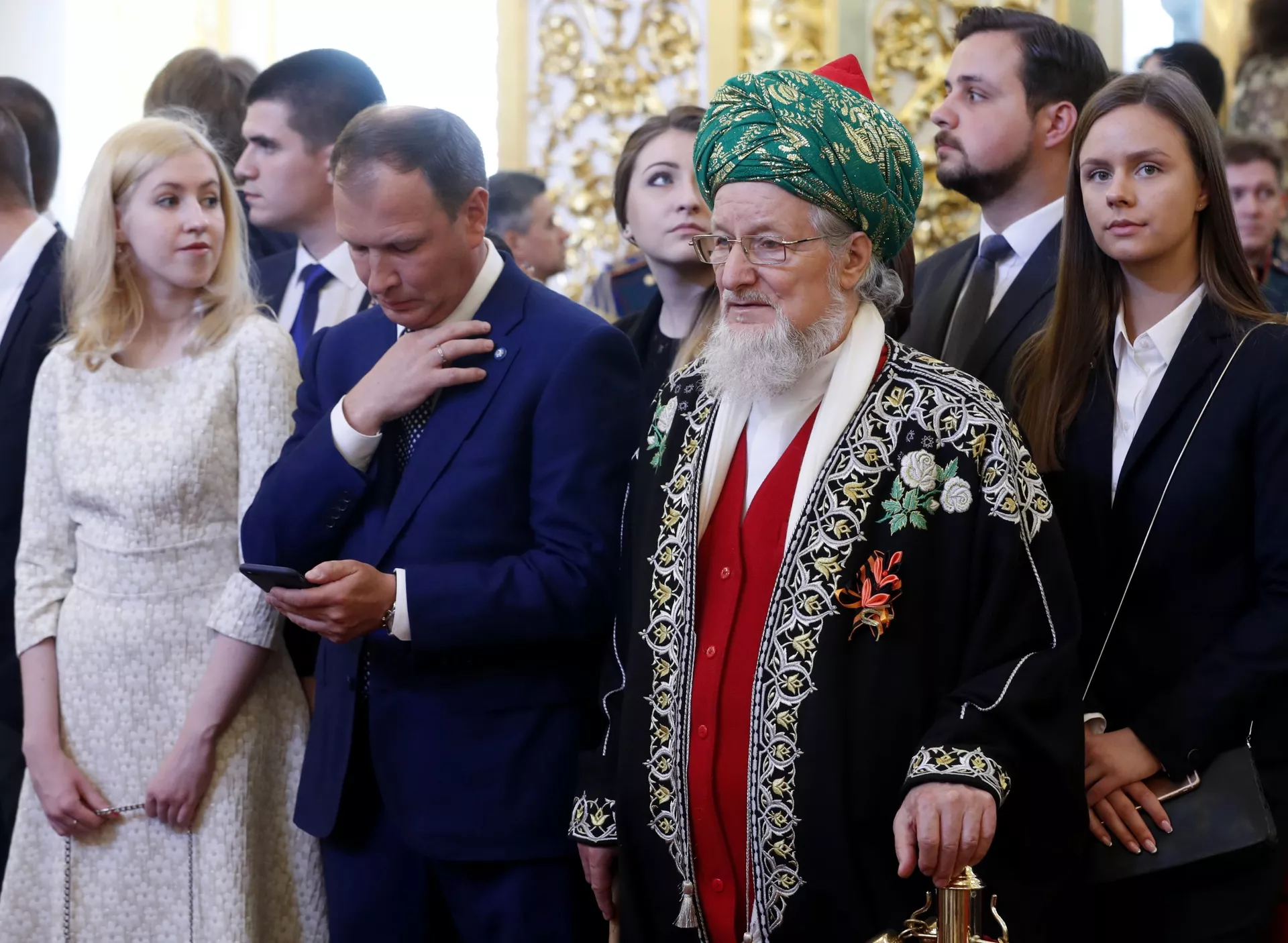 رئیس اداره مرکزی معنوی مسلمانان روسیه، مفتی طلعت صفا تاج الدین در مراسم تحلیف ریاست جمهوری روسیه. رئیس اداره مرکزی معنوی مسلمانان روسیه، مفتی طلعت صفا تاج الدین در مراسم تحلیف ریاست جمهوری روسیه. - اسپوتنیک افغانستان , 1920, 16.04.2023