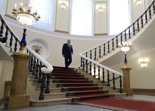 رئیس جمهور منتخب روسیه هنگام ورود در سالن مراسم تحلیف - اسپوتنیک افغانستان  