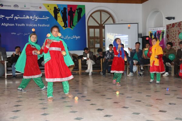 در نزدیکی دانشگاه کابل و در یکی از پسکوچههای این شهر، ۱۶ سال است که سرکس تعلیمی و تربیتی کودکان افغانستان فعالیت دارد - اسپوتنیک افغانستان  