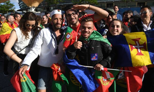 تماشاگران قبل از شروع مرحله نهایی شصت و سومین دوره مسابقه بین المللی آواز Eurovision 2018 در لیسبون - اسپوتنیک افغانستان  