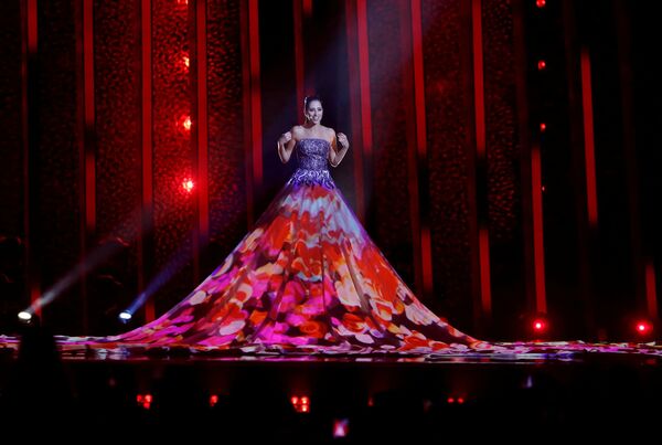 نماینده استونی در جریان اجرای برنامه در مسابقه بین المللی آواز یوروویژن 2018 در پرتغال - اسپوتنیک افغانستان  