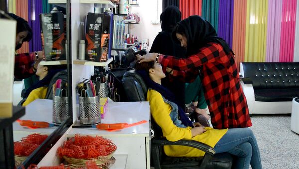 دنیای جذاب آرایش در میان زنان افغانستان - اسپوتنیک افغانستان  