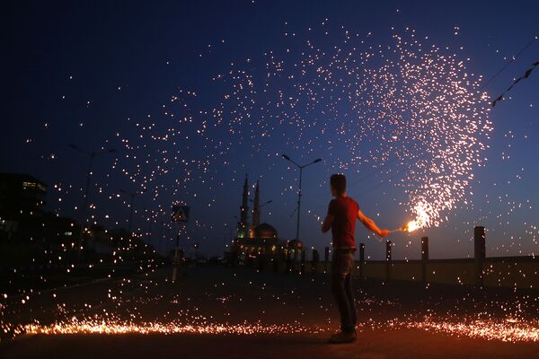 آتش بازی به مناسبت ماه مبارک رمضان در نوار غزه - اسپوتنیک افغانستان  