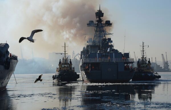 کشتی ضد زیردریایی «ادمیرال تریبوتس» در هنگام پهلوگیری در ولادیوستوک روسیه - اسپوتنیک افغانستان  