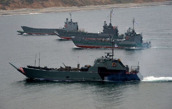 قایق‌های جنگی نیروهای بحری روسیه در هنگام تمرینات نظامی - اسپوتنیک افغانستان  